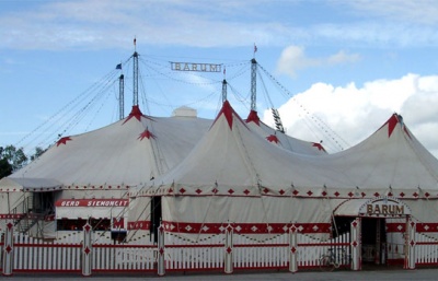 V Notre-Dame poprvé po více než 200 letech nebyla půlnoční. Arcibiskup slavil v cirkuse