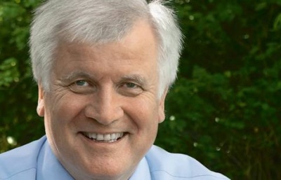 Seehofer: Křesťanské kříže v bavorských třídách a úřadech zůstanou