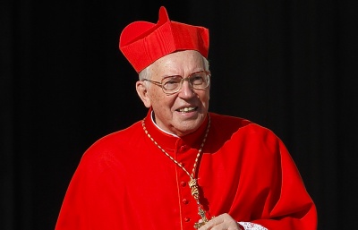 Novým děkanem kardinálského kolegia se stal italský kardinál Re