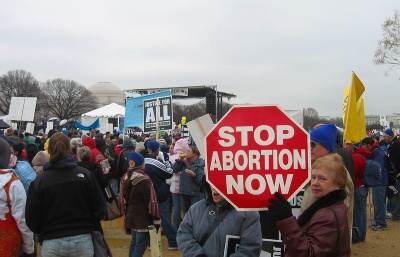 Je čas změnit debatu o potratech
