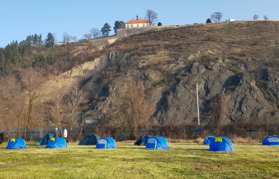 Charita otevřela v Praze stanové městečko pro lidi bez přístřeší