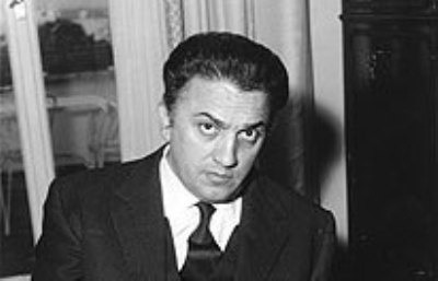 Před 100 léty se narodil režisér Fellini. V Itálii vznikl projekt Fellini a posvátno