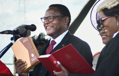 Bývalý pastor Lazarus Chakwera se stal v Malawi prezidentem