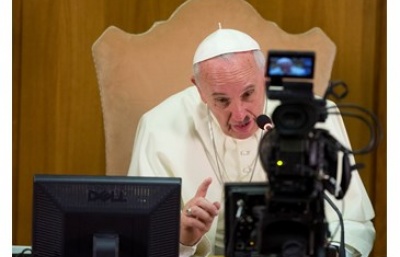 Papež se pomocí videokonference spojil s žáky pěti kontinentů