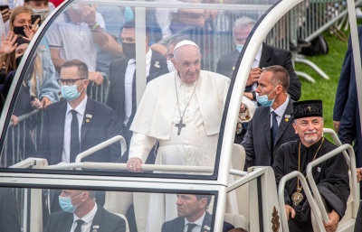 Papež na východním Slovensku odsoudil diskriminaci a vyzval k integraci Romů