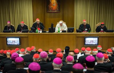 Ve Vatikánu začala synoda o manželství a rodině