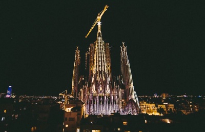 V Barceloně slavnostně odhalili zatím nejvyšší věž baziliky Sagrada Família