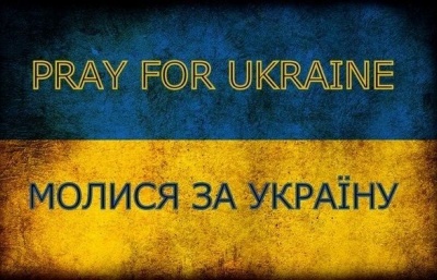 V Praze u velvyslanectví se dnes koná modlitba za Ukrajinu. Následovat bude pochod k ruské ambasádě