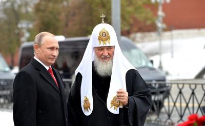 Putin se nepřipojil k věřícím, vánoční bohoslužbu konanou v Kremlu navštívil sám