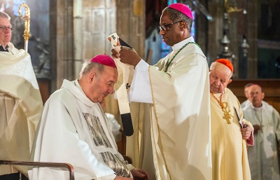 Graubner se stal pražským arcibiskupem, při mši převzal úřad od Duky