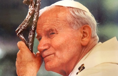Papež vyzdvihl zásluhy Jana Pavla II. na pádu Berlínské zdi