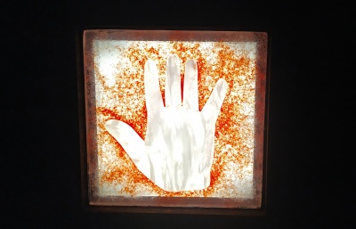 V Děčíně před kostelem odhalili pomník Jana Palacha a Jana Zajíce od architekta Vávry