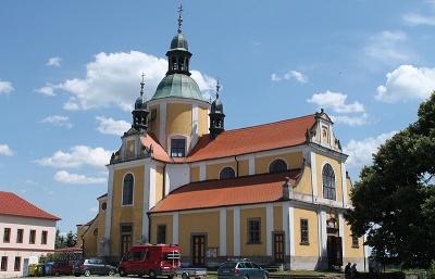 Škoda po požáru kostela v Chlumu u Třeboně přesáhne odhad, oheň poškodil varhany