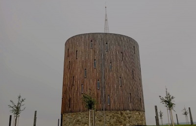 Biskup Konzbul vysvětil novou moderní kapli v Nesvačilce, přihlížely stovky lidí