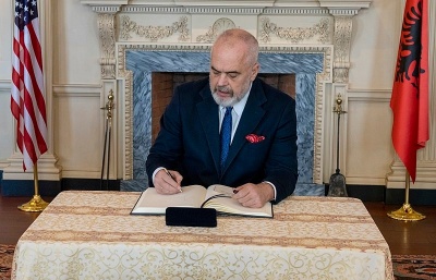 Albánská vláda chce na svém území zřídit ministát podobný Vatikánu