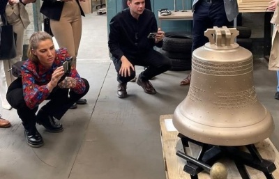 V Praze bude viset zvon ze zbraní použitých ve válce na Ukrajině, posvětí ho nizozemský král
