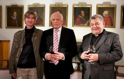 Po Havlovi, Stránském a Grygarovi bude kardinál Duka na nový rok v ČT debatovat s Václavem Klausem