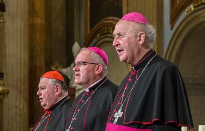 Hlavy v písku: biskupové a spory na KTF