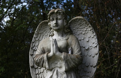 Bavorská policie vrátila Česku několik ukradených soch svatých a andělů