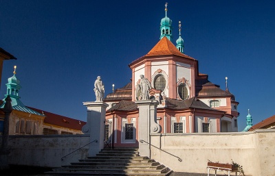 Neznámý pachatel nasprejoval hákové kříže v poutním areálu na Českolipsku