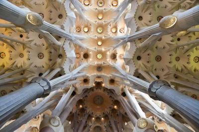 Na bohoslužbu za oběti útoků v barcelonském kostele Sagrada Familia přišel král i stovky lidí
