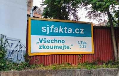 Sjezd svědků Jehovových v O2 areně doprovodila kritická informační kampaň