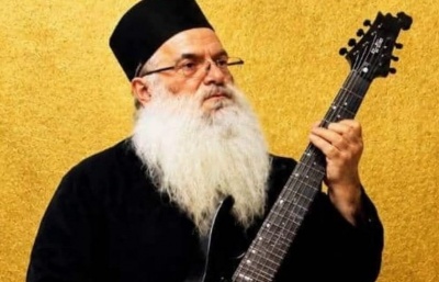 Pravoslavný kněz ve svém albu kombinuje metal a byzantské chorály