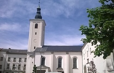 Oprava kříže na lanškrounském kostele odhalila historické dokumenty