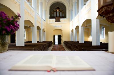 Do kostela chodí pravidelně desetina Čechů, o Vánocích dvě pětiny