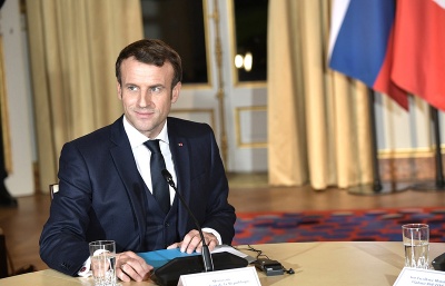 Macron pozval lídry EU na papežův projev o Evropě v Metách