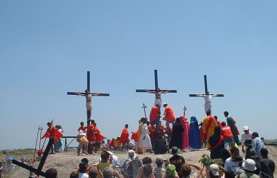 Na Filipínách se i letos odehrál krvavý rituál ukřižování