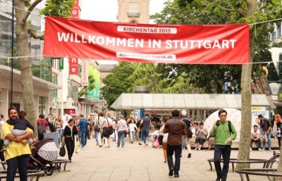 Za účasti tisíců Němců i českých věřících probíhá ve Stuttgartu Kirchentag