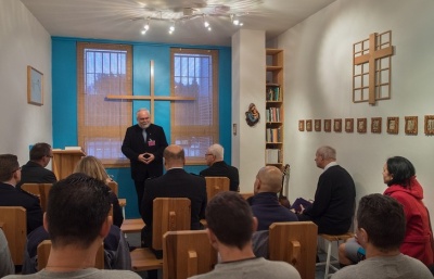 Věznice v Břeclavi vybudovala z kuřárny kapli pro odsouzené