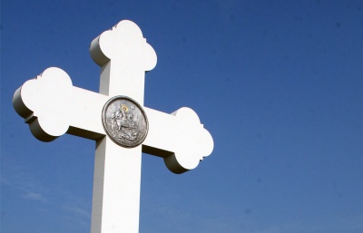 Srbové se přou kvůli stavbě obřího 33,5 metrů vysokého kříže, kterou plánuje pravoslavná církev