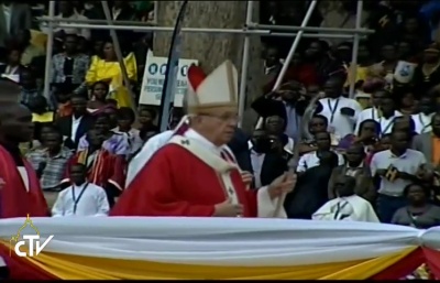 Papež v Ugandě uctil mučedníky a vyzval k misii