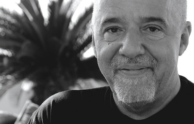 Spisovatel Coelho navštíví Jezulátko, kterému dal jedny z šatiček