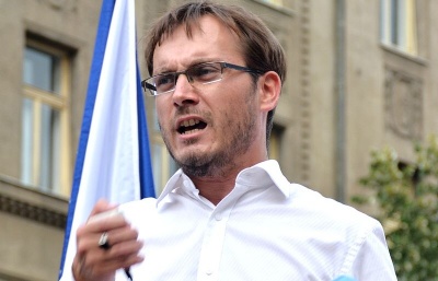 iDnes: Adam B. Bartoš odsouzen za výroky u hrobu A. Hrůzové