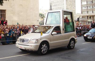 Papež nechce při návštěvě Turecka cestovat v obrněném autě