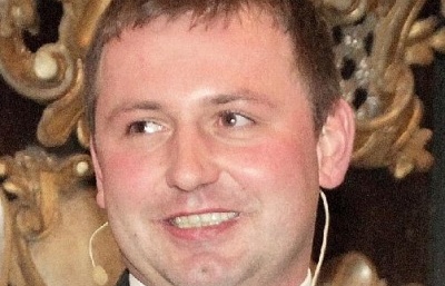 V prachatickém divadle hraje místní farář postavu zamilovaného kněze 