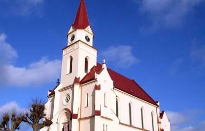 Opravený evangelický kostel v Bohuslavicích nad Metují se stává centrem kultury