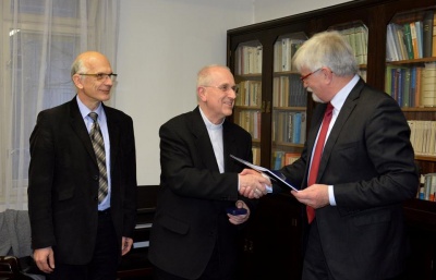 Evangelíci udělili biskupu Radkovskému medaili vděčnosti