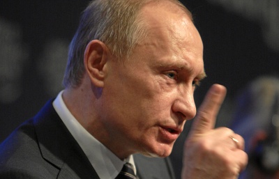 Putin podstoupil tříkrálový rituál v ledové vodě. Podle Navalneho má u moře vilu za miliardy