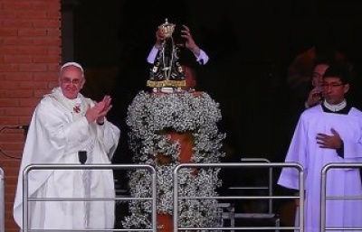 Papež sloužil mši v Aperecidě pro dvě stě tisíc věřících