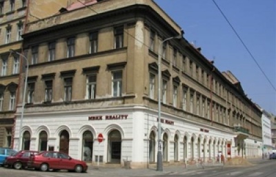 Křižovníci neuspěli se stížnosti kvůli pozemku a domu v Karlíně 
