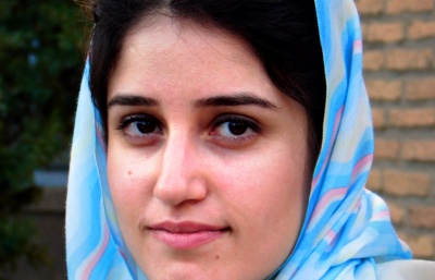 V Íránu zadrželi 29 žen, které si na protest sundaly šátek