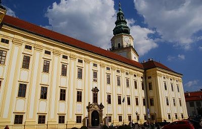 Stát vydá církvi zámek v Kroměříži