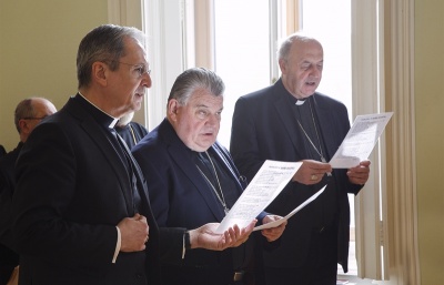 Čeští a slovenští biskupové společně zasedali v Nitře. O Bezákovi se nezmiňují