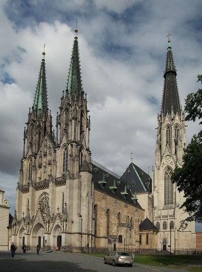 Zvon katedrály sv. Václava má nové srdce vážící 330 kilogramů