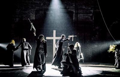 Kardinál Duka podal žalobu kvůli sporným inscenacím režiséra Frljiče  v Brně