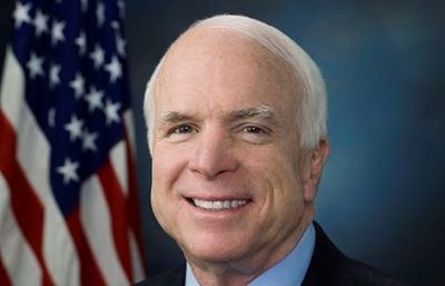 Sbohem, američtí spoluobčané. Bůh vám žehnej a Bůh žehnej Americe, napsal zesnulý senátor McCain